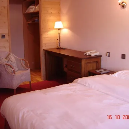 Hotel Hotel Denarie - Restaurant Les 5 Chemins 3*